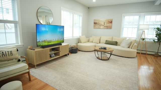 9 Hall St, Webster, MA 01570