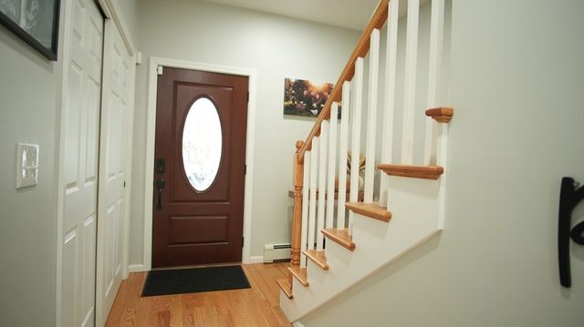 9 Hall St, Webster, MA 01570