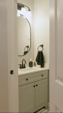 9 Hall St, Webster, MA 01570