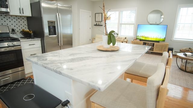 9 Hall St, Webster, MA 01570