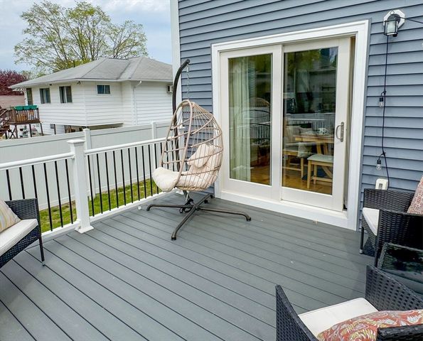 9 Hall St, Webster, MA 01570