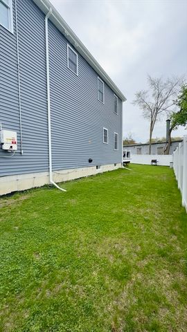9 Hall St, Webster, MA 01570