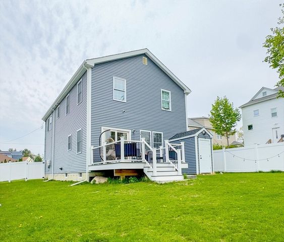 9 Hall St, Webster, MA 01570