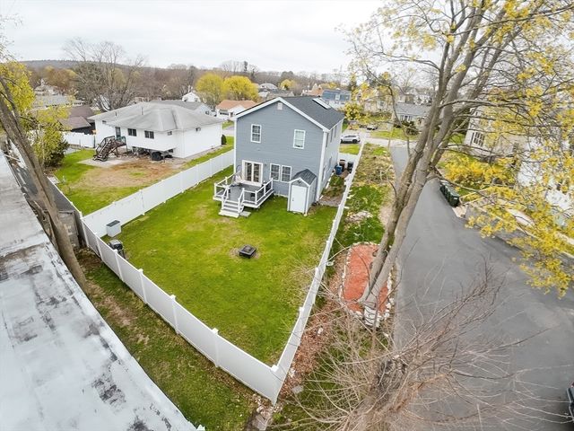 9 Hall St, Webster, MA 01570