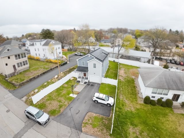 9 Hall St, Webster, MA 01570