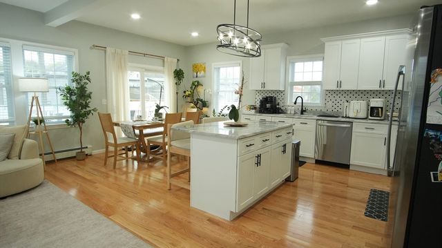 9 Hall St, Webster, MA 01570