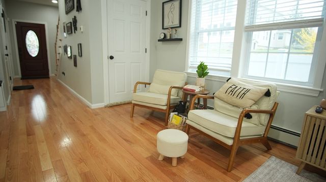 9 Hall St, Webster, MA 01570