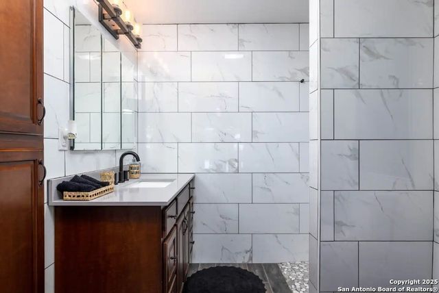 9830 Salisbury Dr, San Antonio, TX 78217