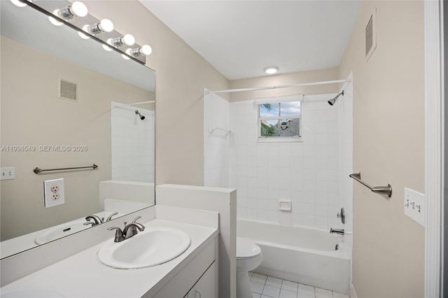 365 SW 122nd Ave, Pembroke Pines, FL 33025