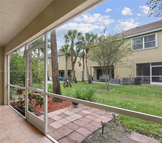 365 SW 122nd Ave, Pembroke Pines, FL 33025