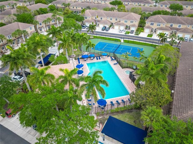 365 SW 122nd Ave, Pembroke Pines, FL 33025