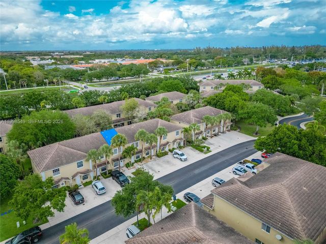 365 SW 122nd Ave, Pembroke Pines, FL 33025