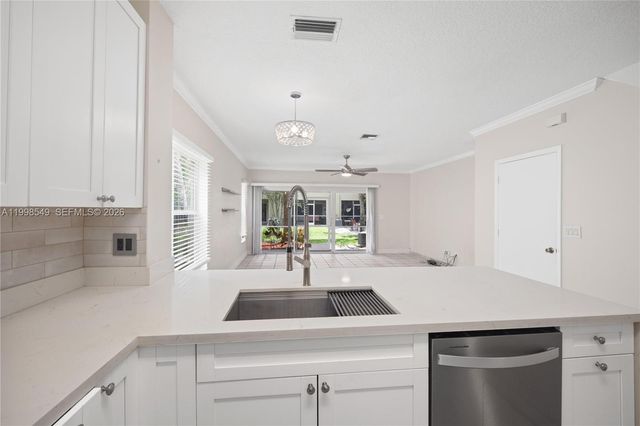 365 SW 122nd Ave, Pembroke Pines, FL 33025