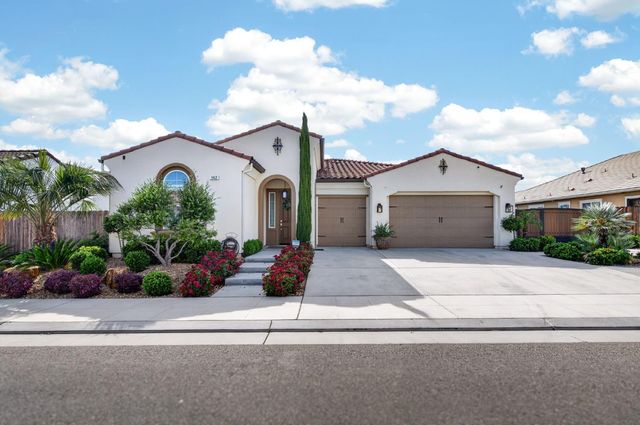 1462 N Twinberry Avenue, Clovis, CA 93619