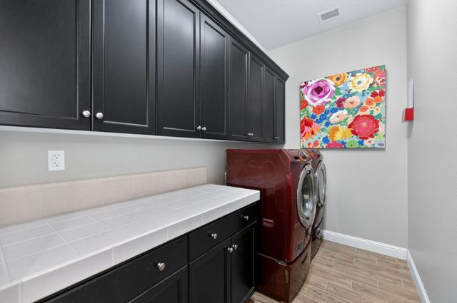 1462 N Twinberry Avenue, Clovis, CA 93619