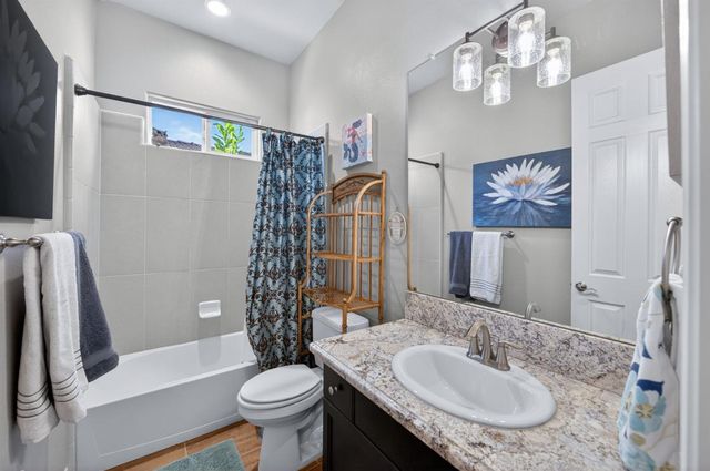 1462 N Twinberry Avenue, Clovis, CA 93619