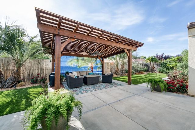 1462 N Twinberry Avenue, Clovis, CA 93619