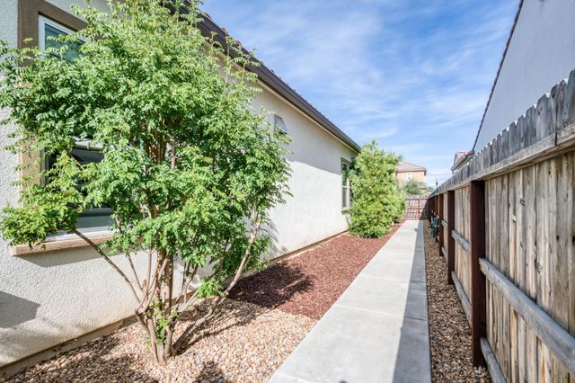 1462 N Twinberry Avenue, Clovis, CA 93619