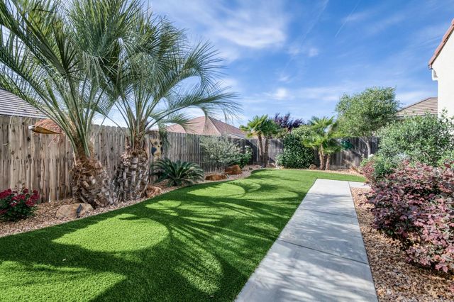 1462 N Twinberry Avenue, Clovis, CA 93619