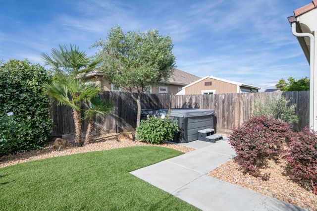 1462 N Twinberry Avenue, Clovis, CA 93619
