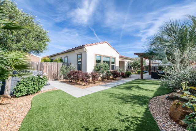 1462 N Twinberry Avenue, Clovis, CA 93619