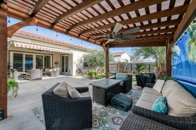 1462 N Twinberry Avenue, Clovis, CA 93619