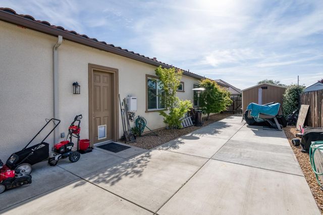 1462 N Twinberry Avenue, Clovis, CA 93619