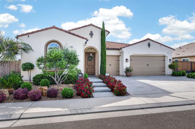 1462 N Twinberry Avenue, Clovis, CA 93619