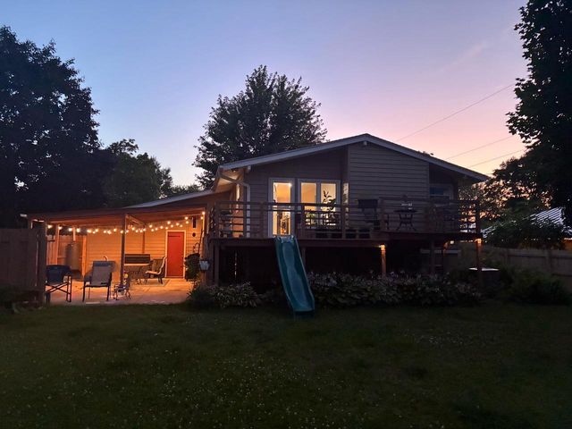 653 S 15th AVENUE, West Bend, WI 53095