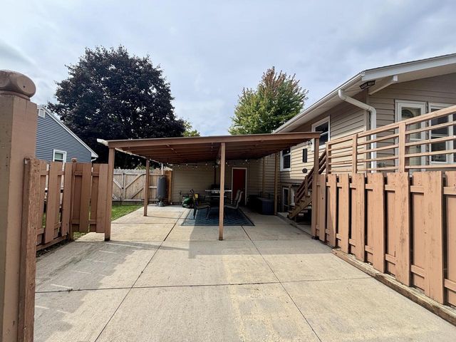 653 S 15th AVENUE, West Bend, WI 53095