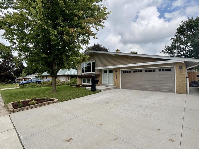 653 S 15th AVENUE, West Bend, WI 53095