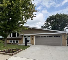 653 S 15th AVENUE, West Bend, WI 53095
