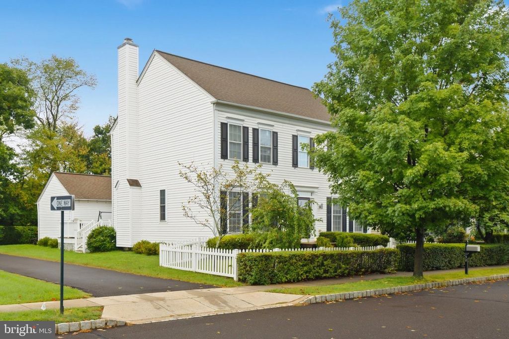 192 PIPERS INN DR, FOUNTAINVILLE, PA 18923 — exterior