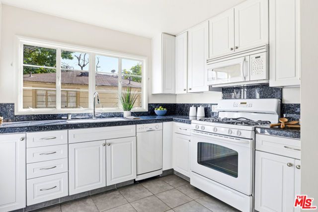 11901 W Sunset Boulevard 219, Los Angeles, CA 90049