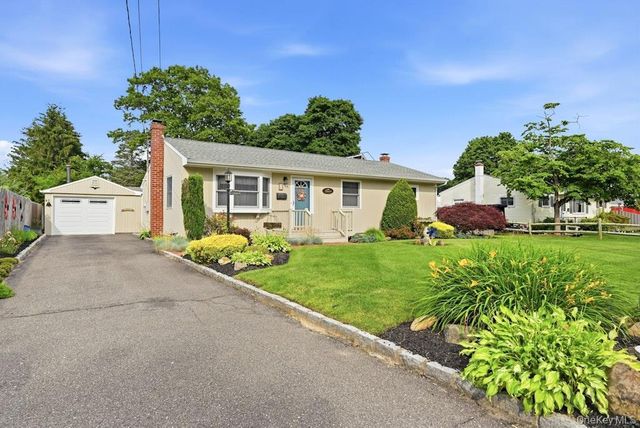 32 Jackson Street, Riverhead, NY 11901