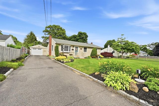 32 Jackson Street, Riverhead, NY 11901