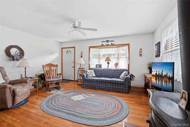 32 Jackson Street, Riverhead, NY 11901
