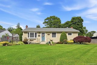 32 Jackson Street, Riverhead, NY 11901