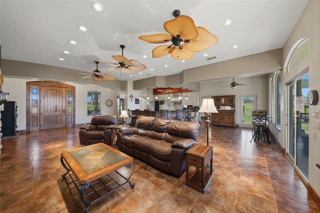 2547 Groves Drive, Tool, TX 75143