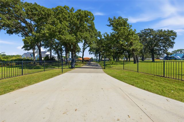 2547 Groves Drive, Tool, TX 75143