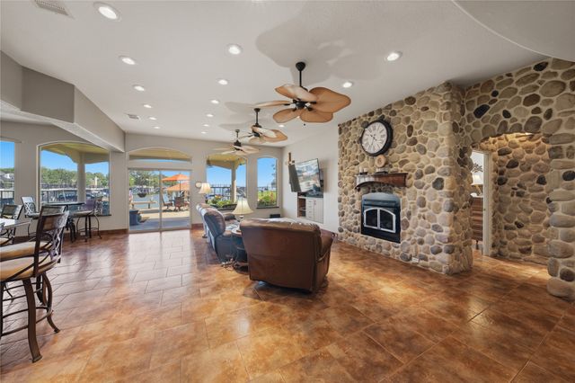 2547 Groves Drive, Tool, TX 75143