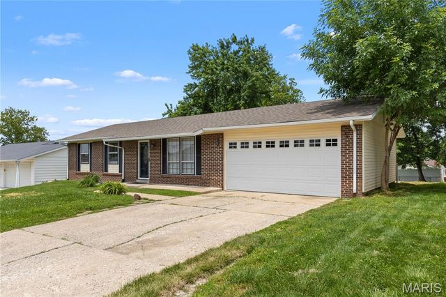 7 Sunnyfield Road, St Peters, MO 63376