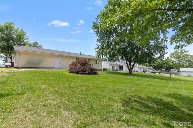 7 Sunnyfield Road, St Peters, MO 63376
