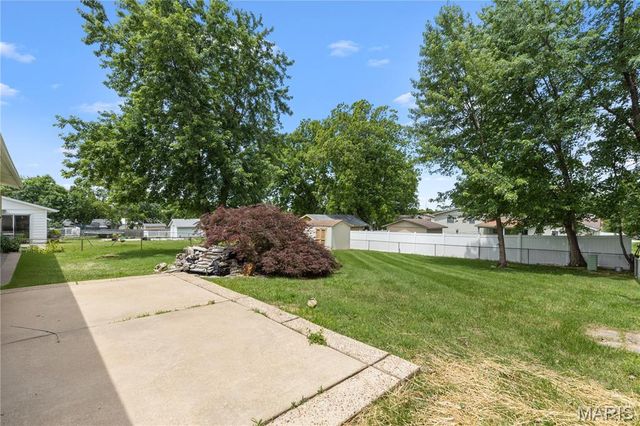 7 Sunnyfield Road, St Peters, MO 63376