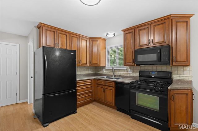 7 Sunnyfield Road, St Peters, MO 63376