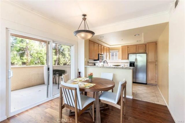 5220 Premiere Hills Circle 228, Woodland Hills, CA 91364