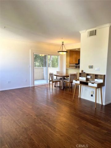 5220 Premiere Hills Circle 228, Woodland Hills, CA 91364