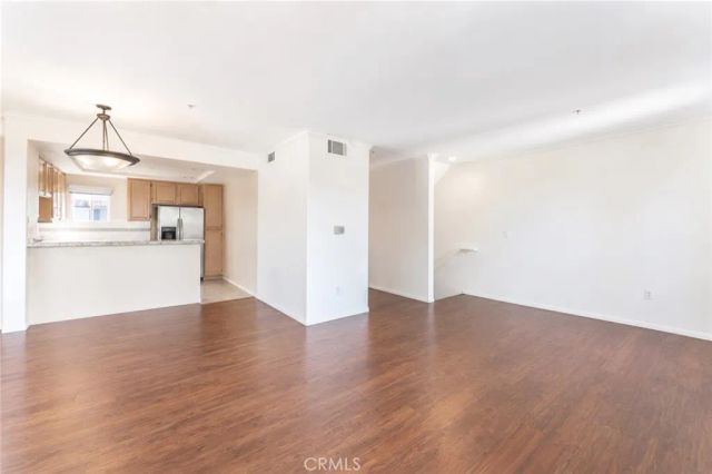 5220 Premiere Hills Circle 228, Woodland Hills, CA 91364