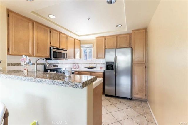 5220 Premiere Hills Circle 228, Woodland Hills, CA 91364