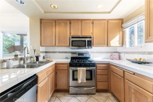 5220 Premiere Hills Circle 228, Woodland Hills, CA 91364
